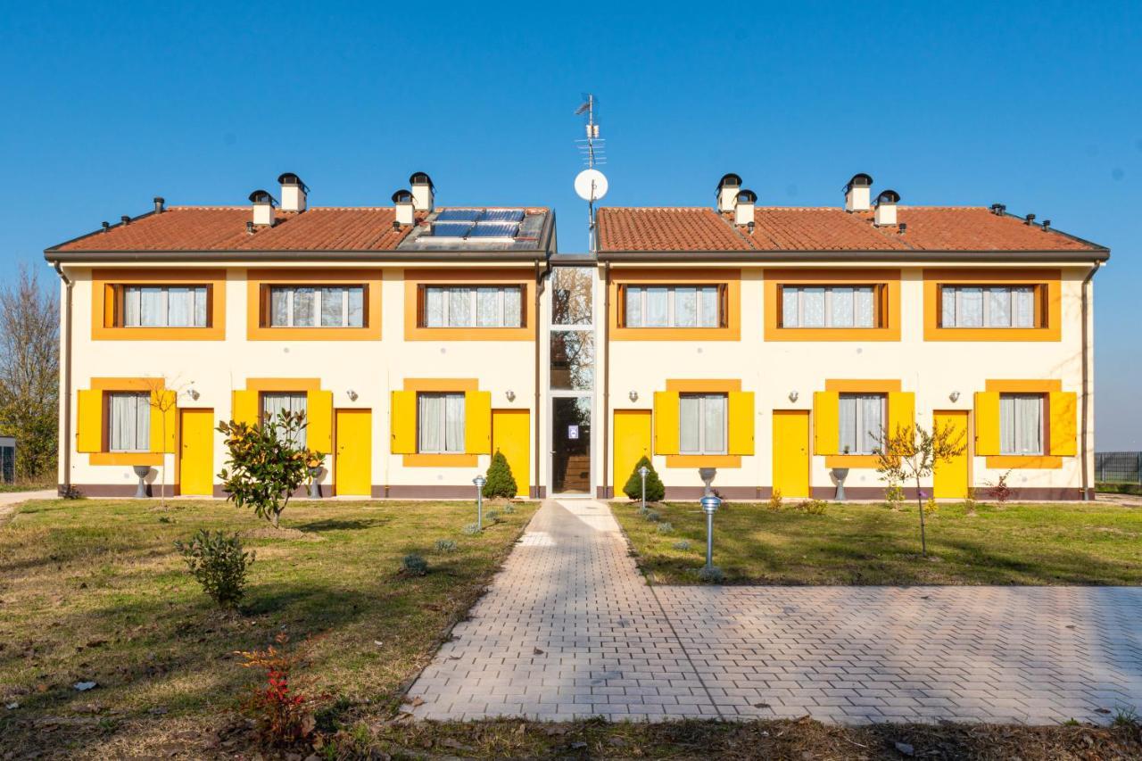Gold Oasi - Business Solution Aparthotel Ferrara Eksteriør bilde