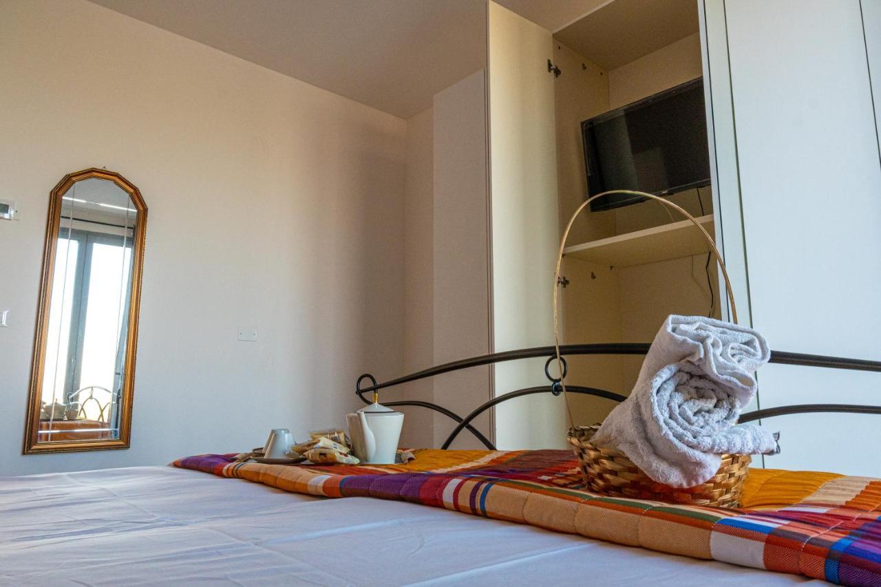Gold Oasi - Business Solution Aparthotel Ferrara Eksteriør bilde