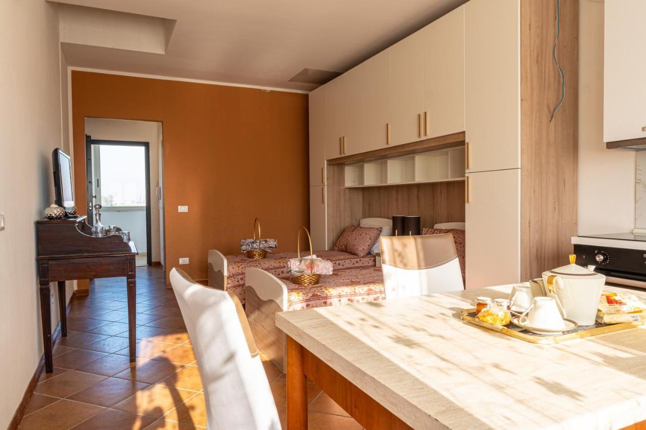 Gold Oasi - Business Solution Aparthotel Ferrara Eksteriør bilde
