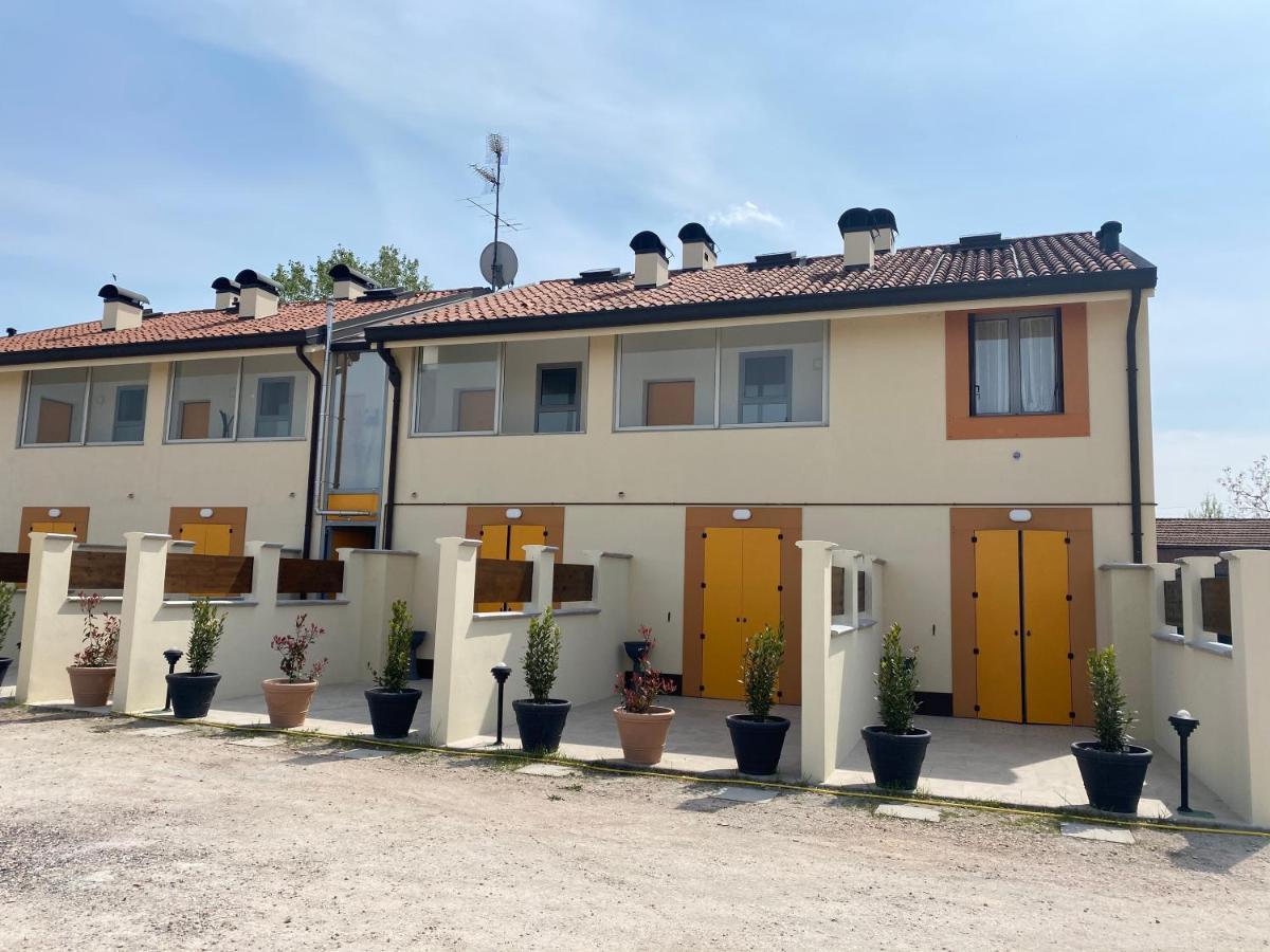 Gold Oasi - Business Solution Aparthotel Ferrara Eksteriør bilde